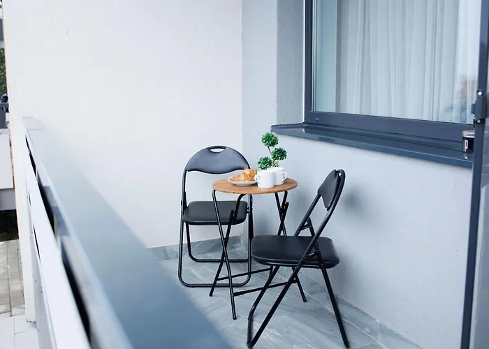 Cosy Nest Coresi Apartament